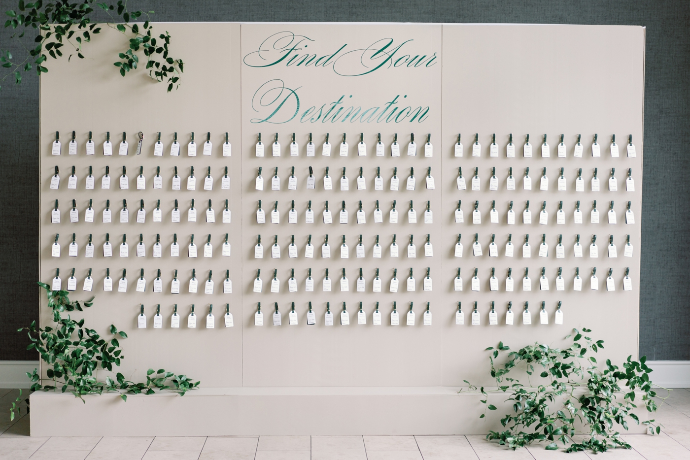 Luggage tag escort card display